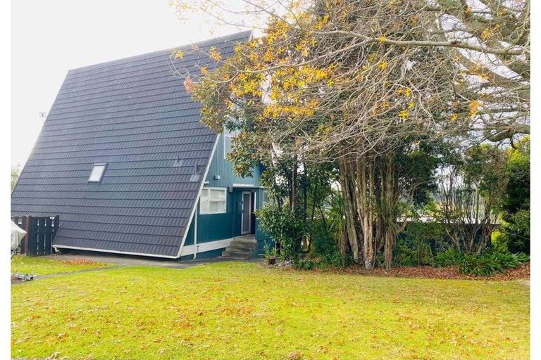 Photo of property in 1 Realm Place, Massey, Auckland, 0614