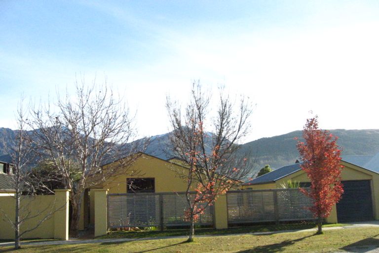 Photo of property in 10 Oregon Drive, Kelvin Heights, Queenstown, 9300