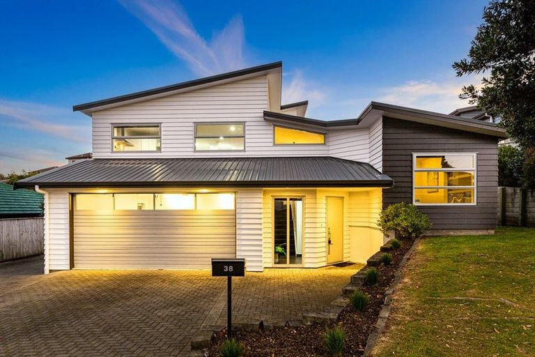 Photo of property in 38 Tongariro Drive, Aotea, Porirua, 5024
