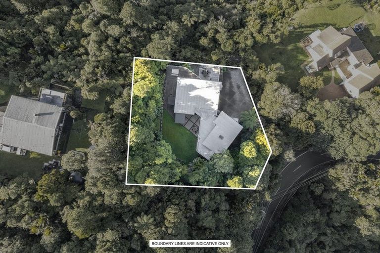 Photo of property in 535 Scenic Drive, Waiatarua, Auckland, 0612