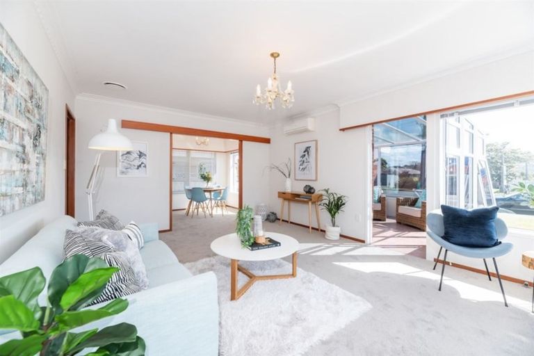 Photo of property in 1/10 Shakespeare Road, Milford, Auckland, 0620