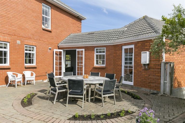 Photo of property in 21 Claverton Grove, Churton Park, Wellington, 6037