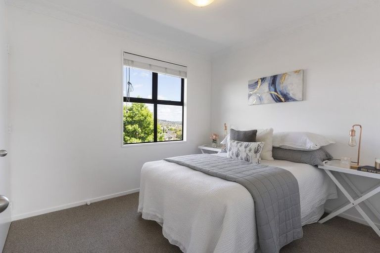 Photo of property in 27 Lexington Drive, Botany Downs, Auckland, 2010