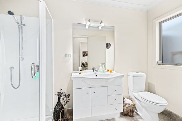 Photo of property in 3 Travis View Drive, Fairview Heights, Auckland, 0632