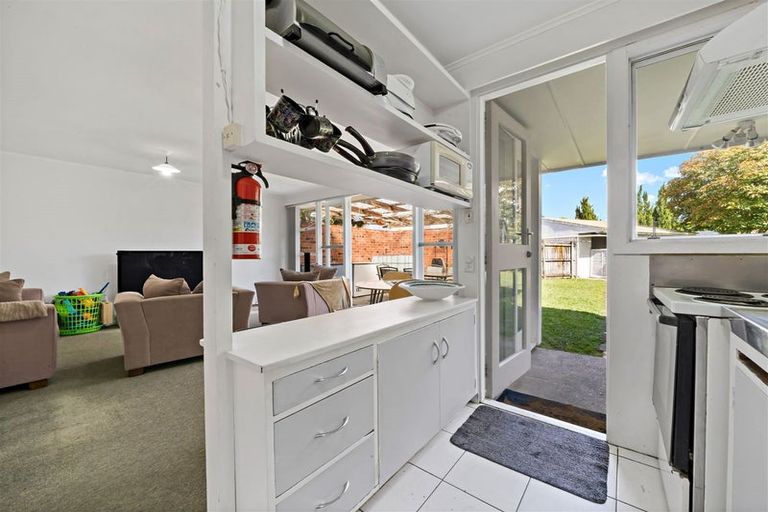 Photo of property in 2/7 Alwyn Avenue, Te Atatu South, Auckland, 0610