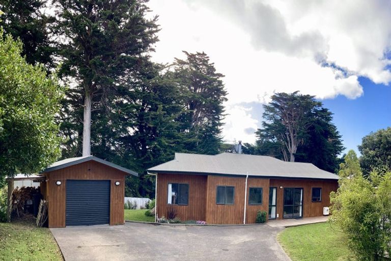 Photo of property in 49 Saunders Close, Whitby, Porirua, 5024