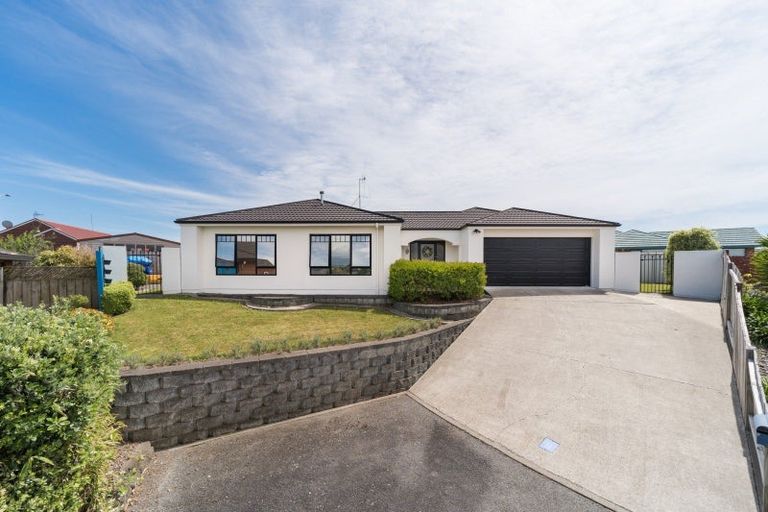 Photo of property in 14 Jordan Way, Kelvin Grove, Palmerston North, 4414