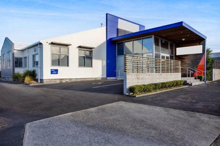 Photo of property in 330 Devon Street West, New Plymouth, 4310