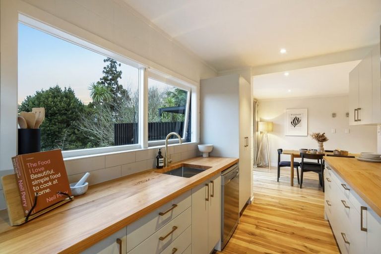 Photo of property in 24 Sylvan Avenue, Northcote, Auckland, 0627