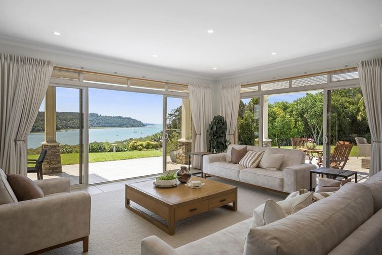 Photo of property in 109 Warman Road, Okura, Auckland, 0792