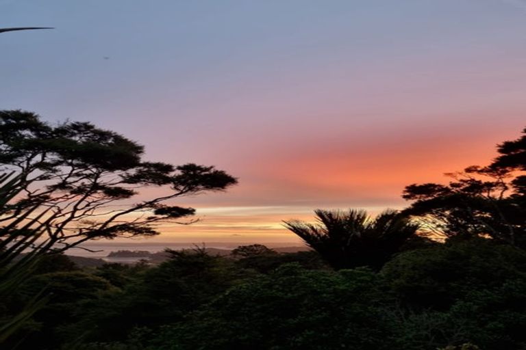 Photo of property in 17 Scenic Drive, Titirangi, Auckland, 0604