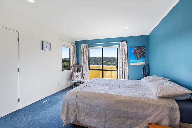 Photo of property in 2 Whitianga View, Paremata, Porirua, 5024