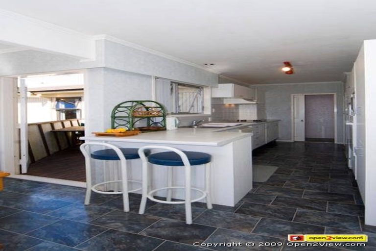 Photo of property in 100 Arran Road, Browns Bay, Auckland, 0630