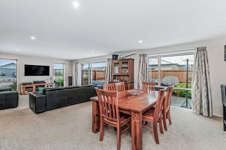 Photo of property in 100 Shillingford Boulevard, Rolleston, 7615
