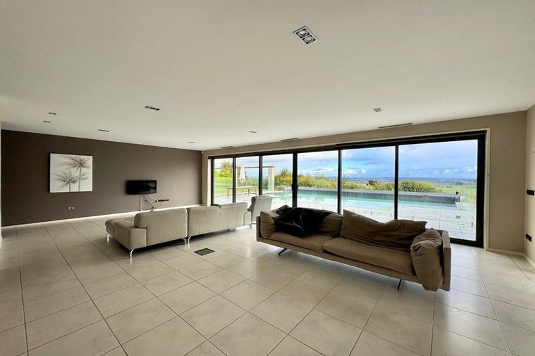 Photo of property in 45 Harry Dreadon Road, Opaheke, Papakura, 2584