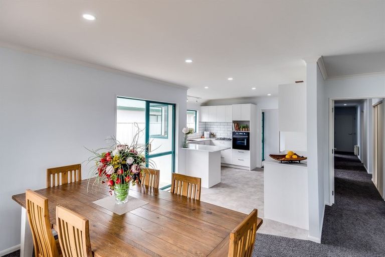 Photo of property in 5 Montague Way, Taradale, Napier, 4112