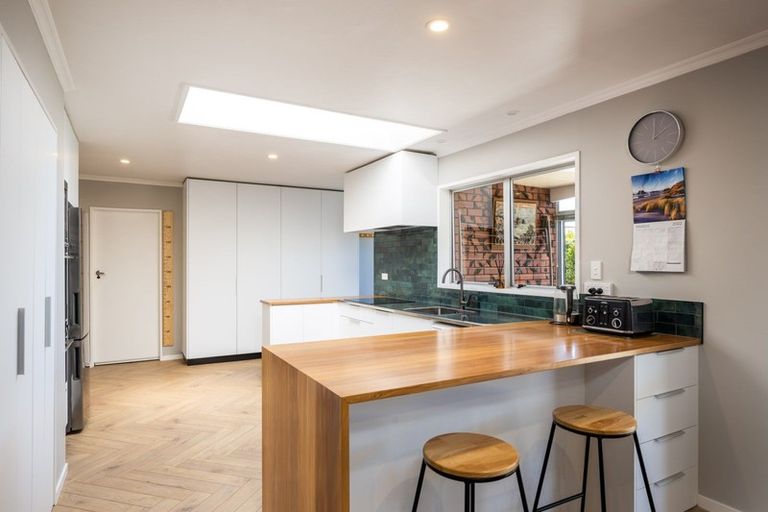 Photo of property in 16 Leon Place, Waitara, 4320