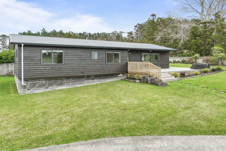 Photo of property in 11 Wharuka Glade, Mangawhai, 0505
