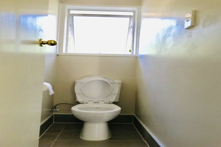 Photo of property in 17 Bodi Place, Te Atatu South, Auckland, 0610