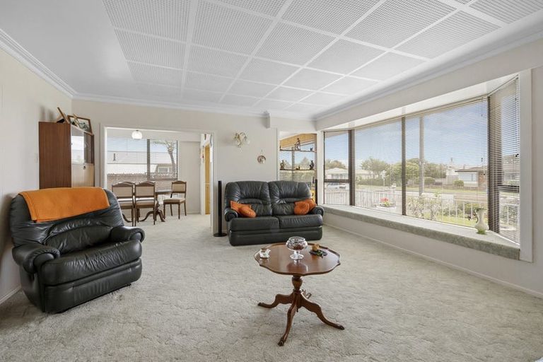 Photo of property in 230 Mangorei Road, Merrilands, New Plymouth, 4312