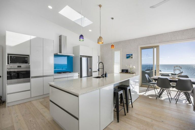 Photo of property in 16 Crispe Road, Clarks Beach, 2122