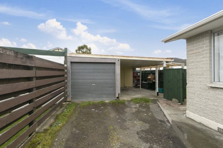 Photo of property in 252a Wellington Road, Wainuiomata, Lower Hutt, 5014