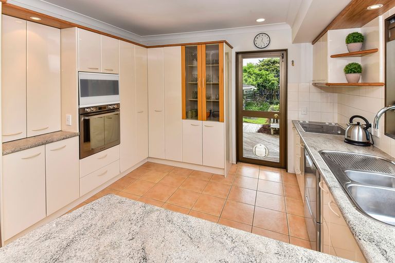 Photo of property in 28 Kavanagh Place, Opaheke, Papakura, 2113