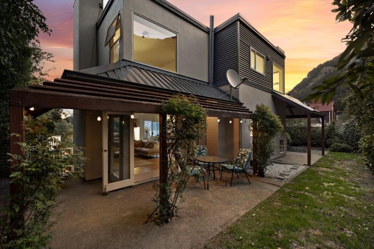 Photo of property in 1 Arawata Terrace, Fernhill, Queenstown, 9300
