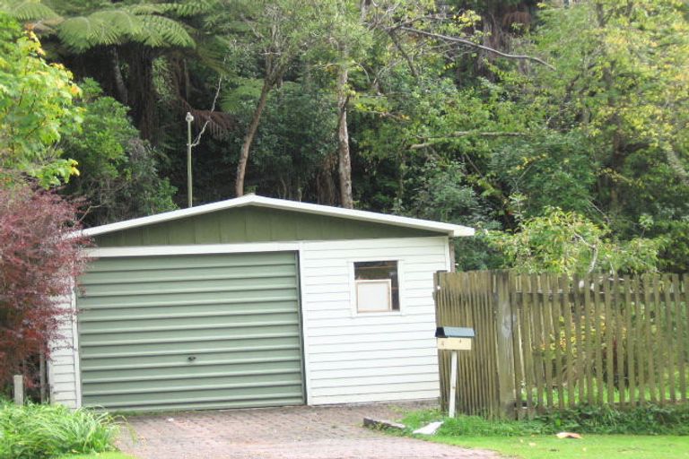 Photo of property in 4 Wyndham Road, Pinehaven, Upper Hutt, 5019