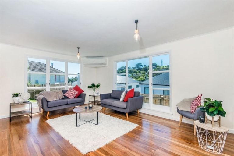 Photo of property in 38 Lyndfield Lane, Newlands, Wellington, 6037
