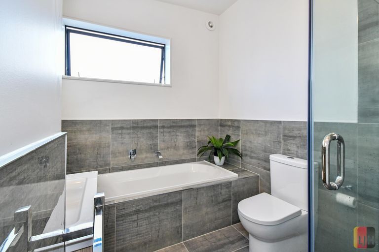 Photo of property in 2 Te Aparangi Road, Papakura, 2110