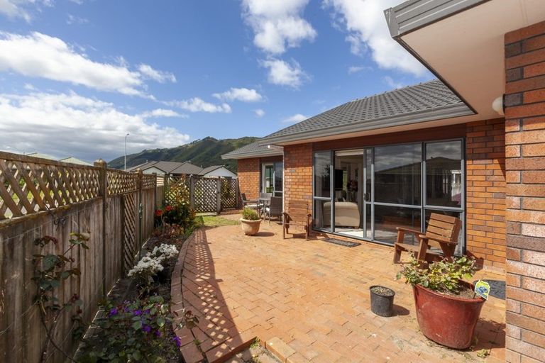 Photo of property in 8 Cranbrook Grove, Waikanae, 5036