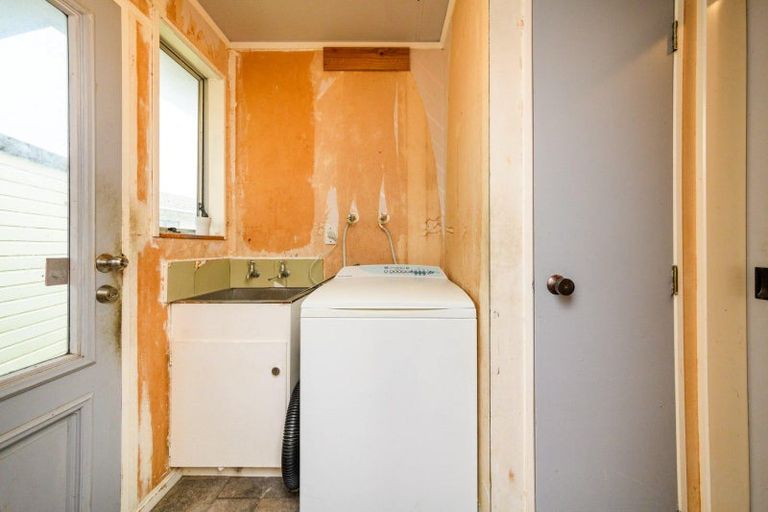 Photo of property in 2 Tiller Close, Kelvin Grove, Palmerston North, 4414