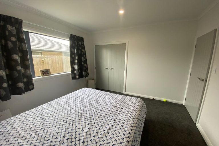 Photo of property in 48 Sardinia Grove, Fitzherbert, Palmerston North, 4410