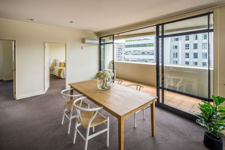 Photo of property in 17 Kent Terrace - Kent Apartments, 7e/16 Kent Terrace, Mount Victoria, Wellington, 6011