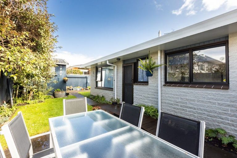 Photo of property in 1/53 Te Mata Road, Havelock North, 4130