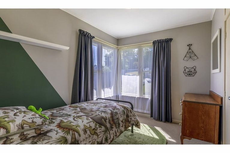 Photo of property in 52 Sylvan Crescent, Te Atatu South, Auckland, 0610