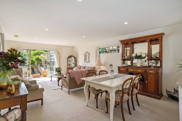 Photo of property in Lakeview Terrace, 1/14 Ambrico Place, New Lynn, Auckland, 0600