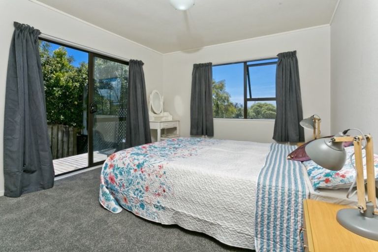 Photo of property in 12 Sevilla Place, Unsworth Heights, Auckland, 0632