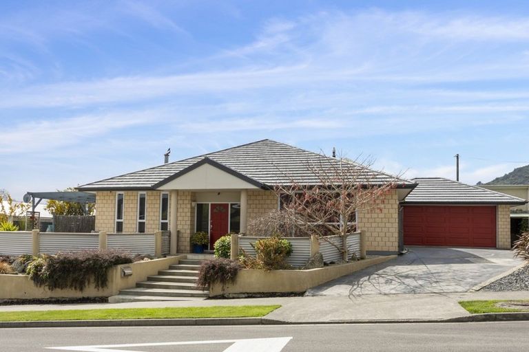 Photo of property in 2 Nautique Place, Waikawa, Picton, 7220