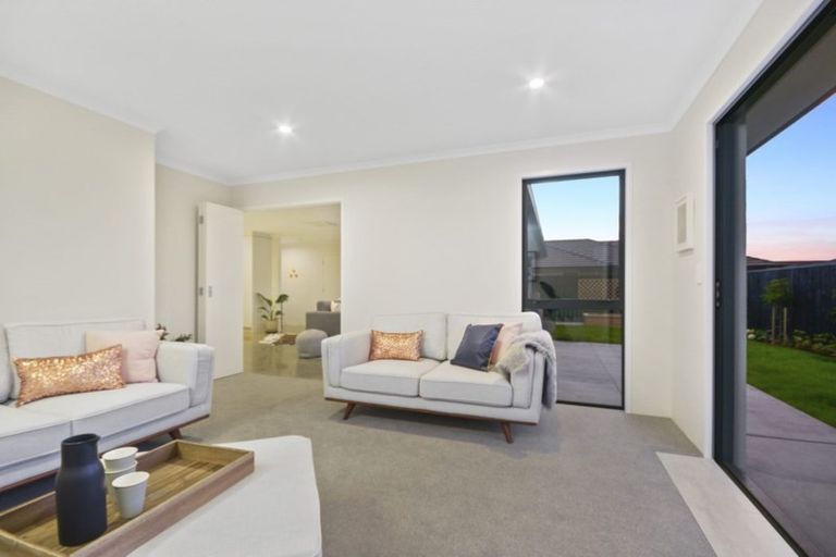 Photo of property in 11 Charles Henry Way, Papakura, 2110