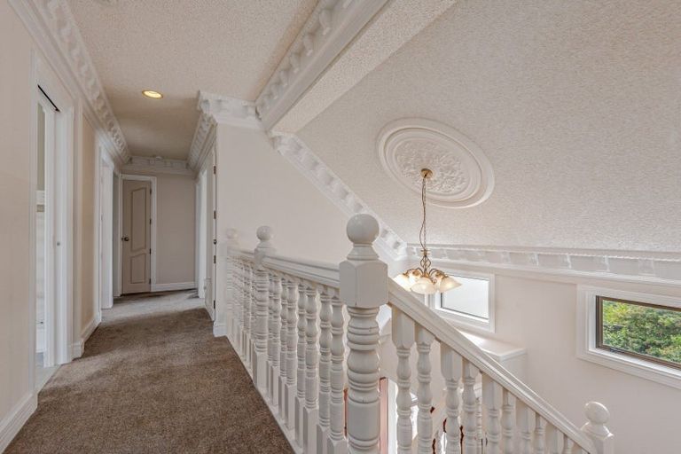 Photo of property in 21 Springdale Grove, Fitzherbert, Palmerston North, 4410