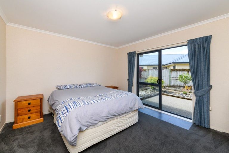Photo of property in 5 Daniel Place, Kelvin Grove, Palmerston North, 4414