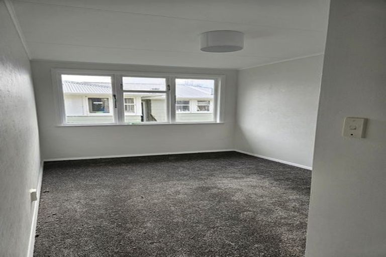 Photo of property in 19 Speargrass Grove, Timberlea, Upper Hutt, 5018