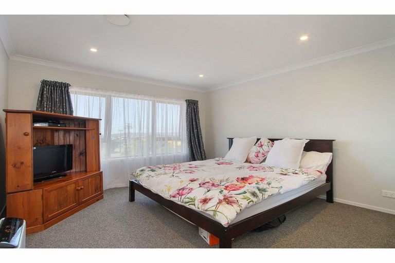Photo of property in 162 Royal Road, Massey, Auckland, 0614