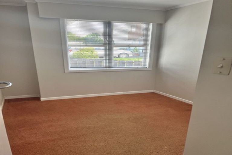 Photo of property in 10 Coronation Road, Glenfield, Auckland, 0627