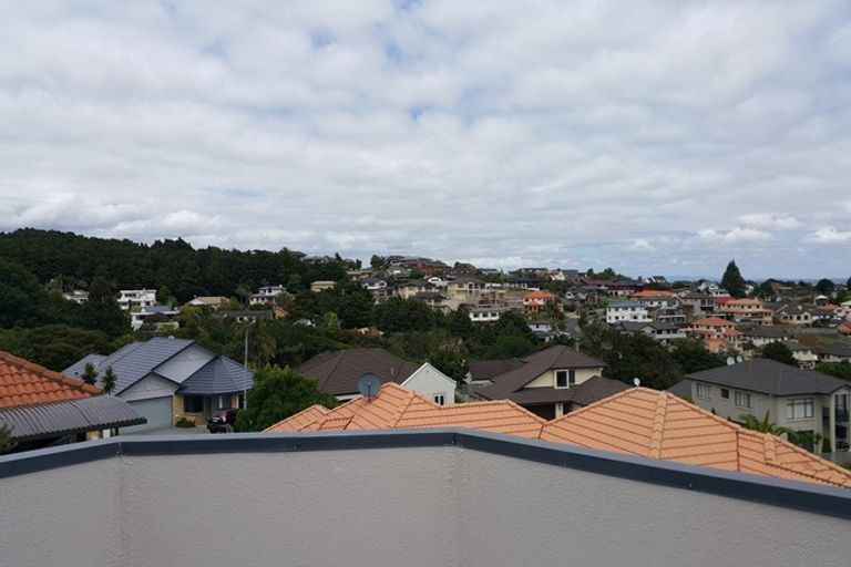 Photo of property in 43 Ribbonwood Crescent, Goodwood Heights, Auckland, 2105