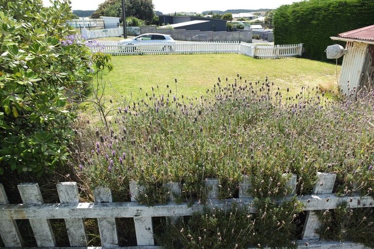 Photo of property in 9 Carthew Terrace, Foxton Beach, Foxton, 4815