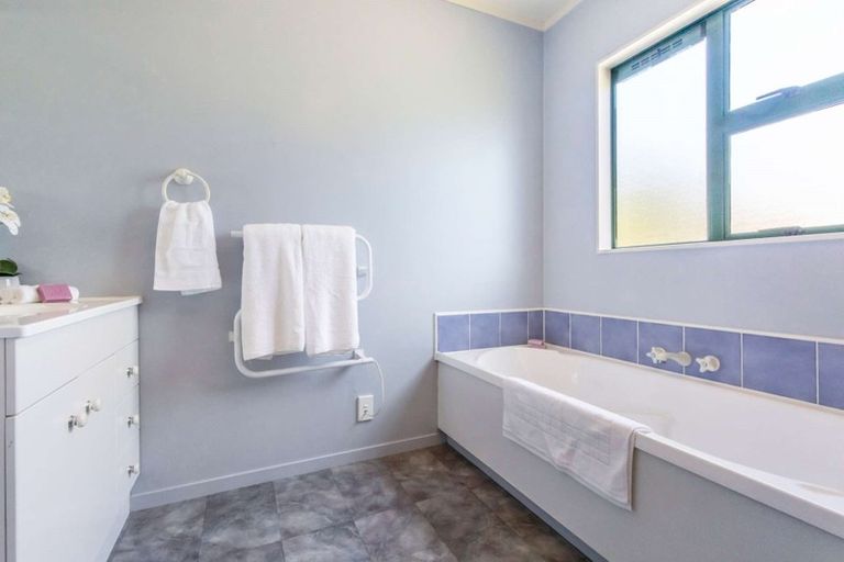 Photo of property in 25 Howden Road, Fairfield, Hamilton, 3214