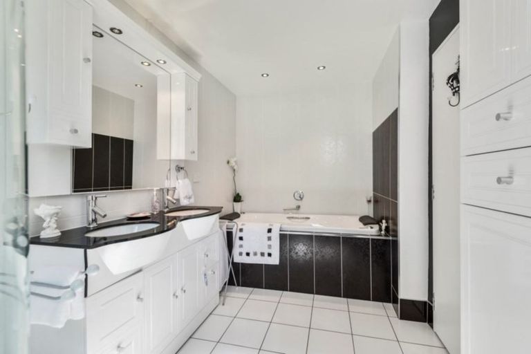 Photo of property in 13a Parau Avenue, Diamond Harbour, 8972